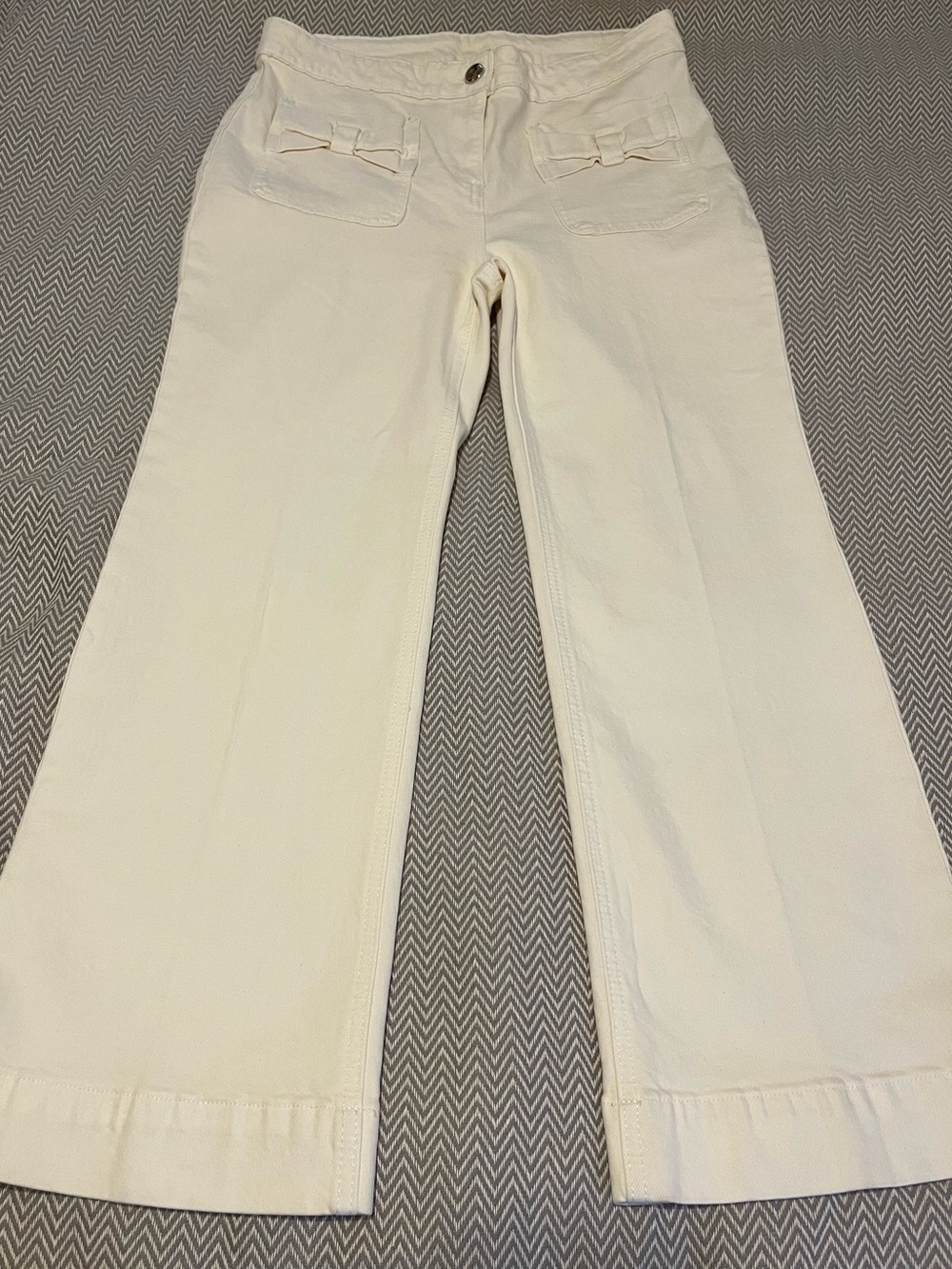 NWT! Joie Cream High Rise Wide-Leg Jeans with Front Pocket Bows. Size 10.